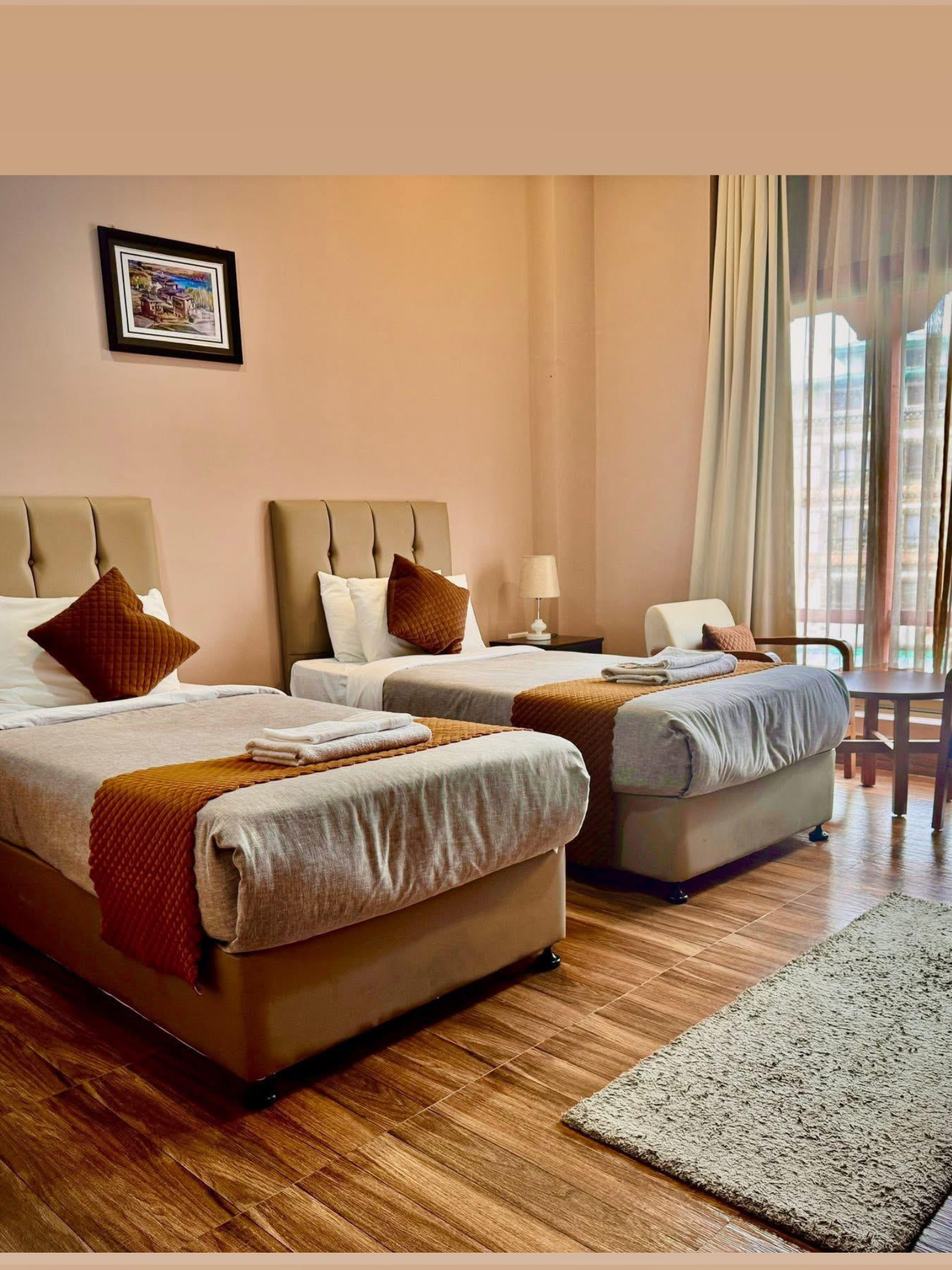 delaluxe-twin-bedroom